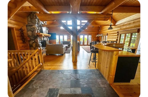 Bellaire Cabin | Spacious 5-bedroom cabin in charming Bellaire on Golf Course