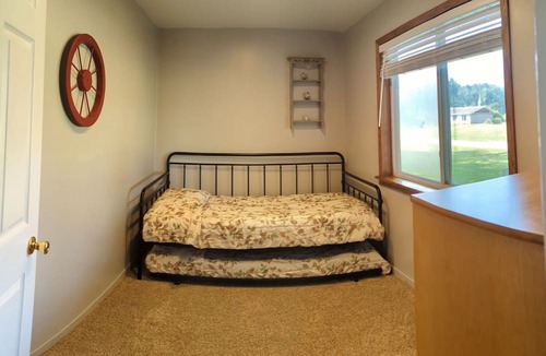 Fulton Cottage | Charming barnyard cottage offers a peacful retreat for those looking to get away