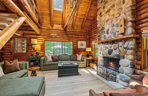 Harbor Springs Cabin | Beautiful cabin in Good Hart with water access!
