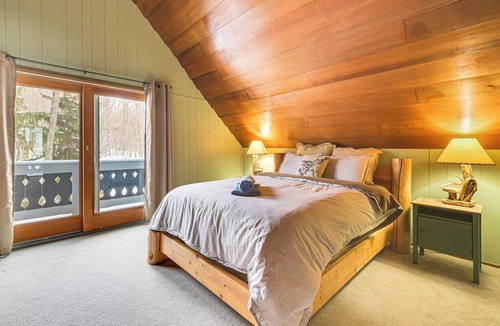 Bellaire Cabin | 2 Mi to Schuss Mountain: Cozy Cabin w/Deck