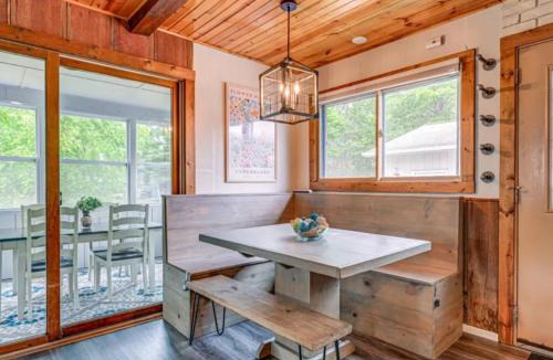 New Lisbon House | Family-Friendly Cabin Getaway On Castle Rock Lake Space to Relax & Play