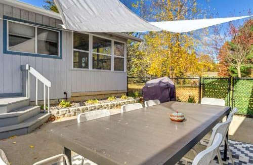 New Lisbon House | Family-Friendly Cabin Getaway On Castle Rock Lake Space to Relax & Play