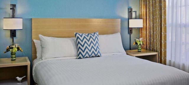 Great Choice! 3 Relaxing Suites, Onsite Pool, Full Kitchen, FREE Grab-&-Go Bfast in Cincinnati