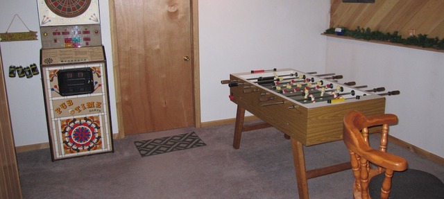 Custom log home w/Game Rm, fire place. Bar,Weight Rm!, wifi, close to Pic Rocks! in Shingleton