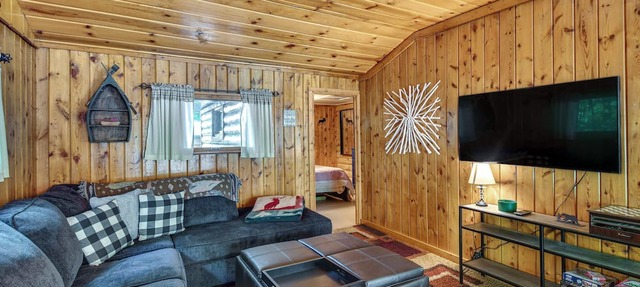 Cabin 600' to Manistee Lake Private Shared Access in Kalkaska