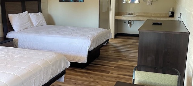 Beverly hills inn in Aberdeen