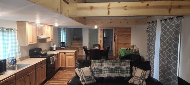 Cozy 2-bedroom cabin in charming Mio in Mio