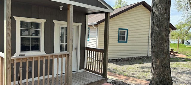 Lake Front Cottage with a beautiful park like setting! in Montgomery