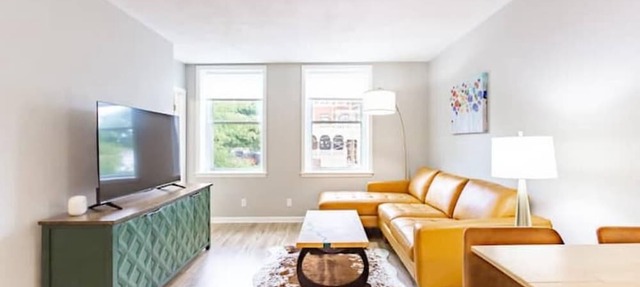 Stylish Downtown Flat in Monroe
