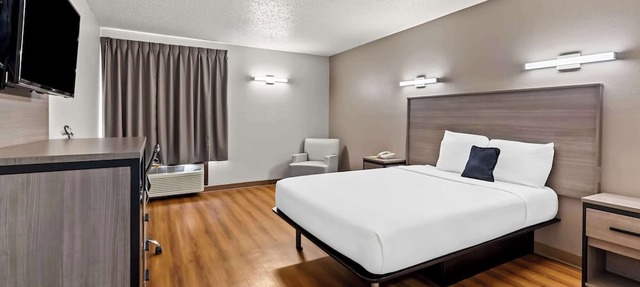 Red Lion Inn & Suites Pontoon Beach in Granite City