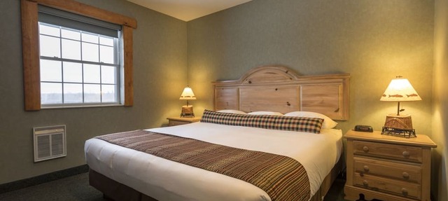 Crooked River Lodge in Alanson