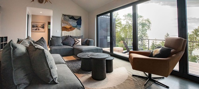 Modern, eco-friendly home on Lake Superior and 5 min to Lutsen ski hill! in Lutsen