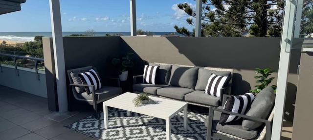 Amazing Currimundi Lakefront Ocean Penthouse in Currimundi