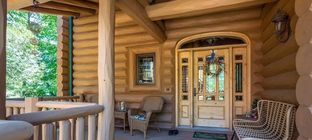 Stunning log home on Pike Lake with many amenities. Perfect for larger groups in Duluth