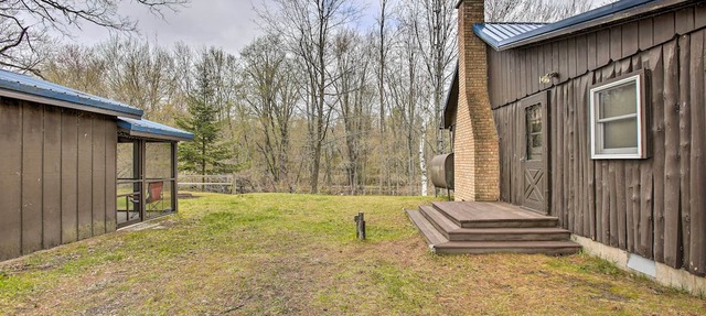 Rustic River View Cabin w/Fire Pit, Games & Grill in Merritt