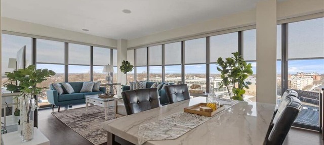 "Bliss of Evanston" 180°view, 2BDR +2Bath UrbanLux in Evanston