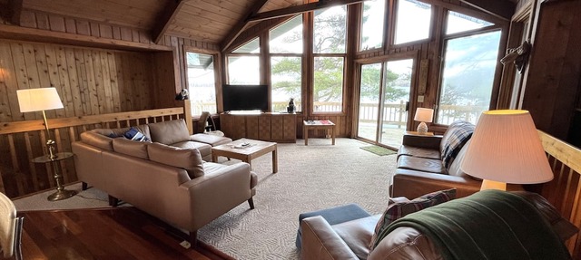 Luxury Waterfront + Chef's Kitchen, Fireplace, Bar, Dock, Trails in Cable