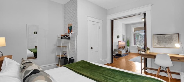 Modern European 👍 Style 1BR Near DT on Historic St. in Columbus