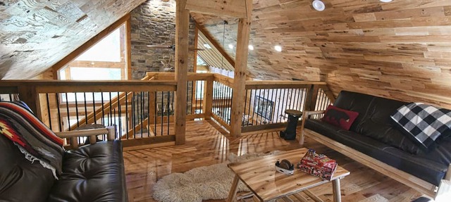 Riverfront cabin located in town yet steps away from total wilderness in Nixa