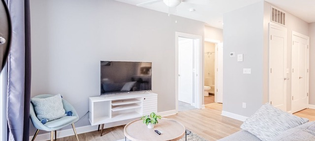 Glamorous Dtwn Condo w/King Bed + Walk to Restaurants in Cincinnati