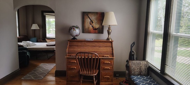 3-bedroom home on the river 10 min. from town also have identical1817617 ID # in Gladstone