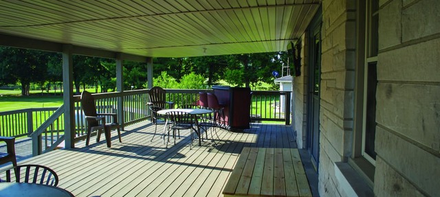Fully furnished house sits on Lucas Oil Golf Course in English