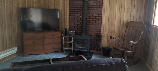 Rustic Lakefront Cabin near Saugatuck&South Haven in Fennville
