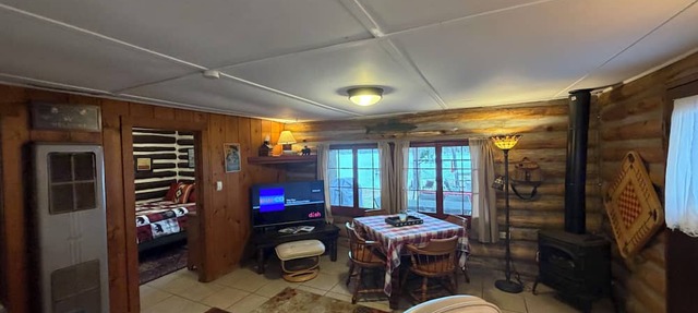 Little Bit O’ Heaven Lakefront Log Cabin Escape: Peak Colors & Pontoon Specials! in Lac du Flambeau