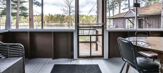 Elbert’s Resort lakeside cabin with dock and Timber’s bar and grill on site! in St.Germain