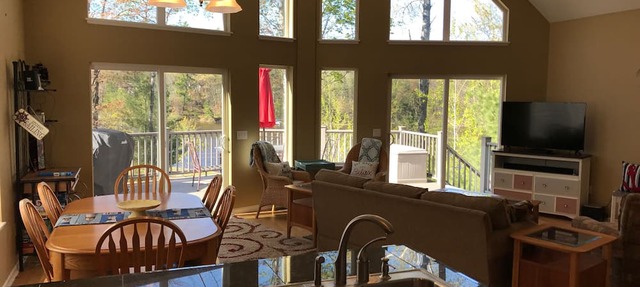 Spacious 5 Bed Waterfront Home! Book your Vacation now! in Alger