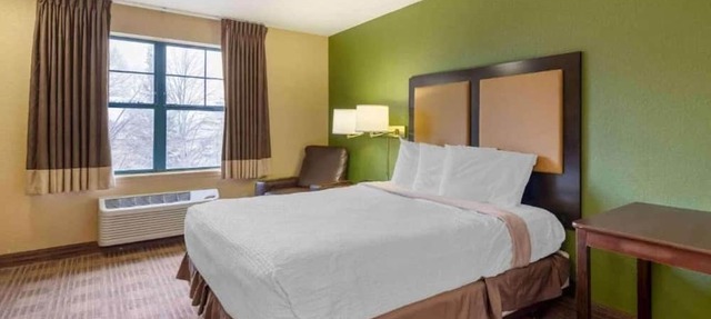1 Queen Bed | Non-Smoking, Kitchen in Minneapolis MN