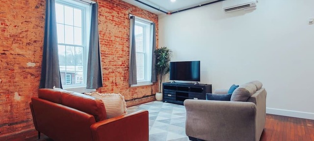 American Hall Hamilton Suite in Millersburg