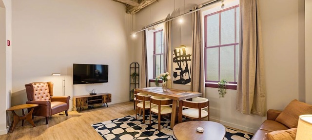 The Paragon | 2BR | Rooftop Pool + King Bed + WD in St. Louis