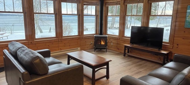 NEW! Leelanau Resort Therapy-Lakefront/Kayak/Sauna in Cedar