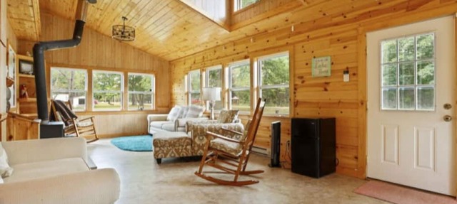 Adorable Schnitzel Creek cabin with private beach access & a rentable boat slip in Au Gres