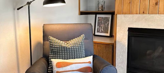 Northwoods cabin style home w/laundry kitchen yard in Minneapolis