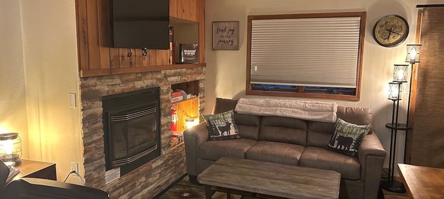 Cozy 1B/1B Condo w/Massage Chair & Jetted Tub! in Wakefield