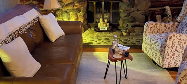 Charming 2-bedroom log cabin in Land O' Lakes, Wi. in Land O' Lakes