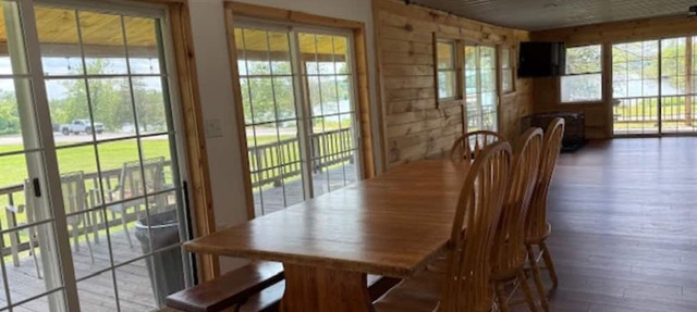 Adorable 2-bedroom lodge with AC in lovely Hillsboro in Hillsboro