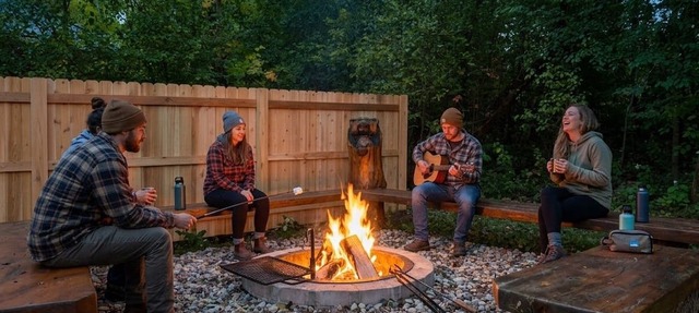 Walking distance Devils Lake Park & Tumbled Rock - sleeps 10 in Baraboo