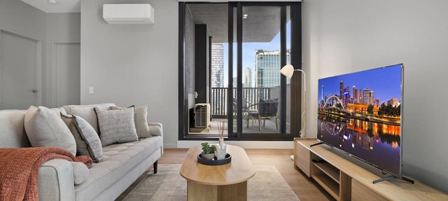 Panoramic 2-Bed Apartment Near South Melbourne in South Melbourne