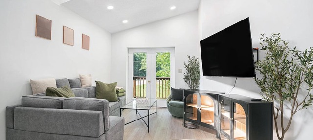 Sleeps 18 | Private Building | 3 Min to Warren Dunes | in Sawyer