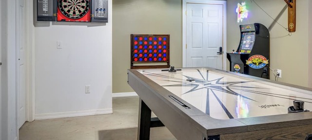 Serene Summer Escape, 6bd, game room, near Mackinaw and Harbor Springs! in Pellston