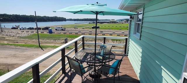 Charming 2-bedroom cottage with WiFi and AC in serene Grafton in Grafton