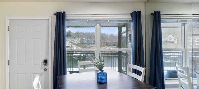 The Sunrise Suite – Waterfront Screened Balcony w/Pool! in Lake Ozark