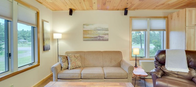 Cozy Cable Cabin Rental - Pet Friendly! in Cable