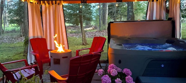 Chalet at Thunder Bay Hot tub Pontoon Boat Pet friendly in Hillman