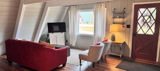 Cozy 3-bedroom cabin near beautiful Harbor Springs in Harbor Springs