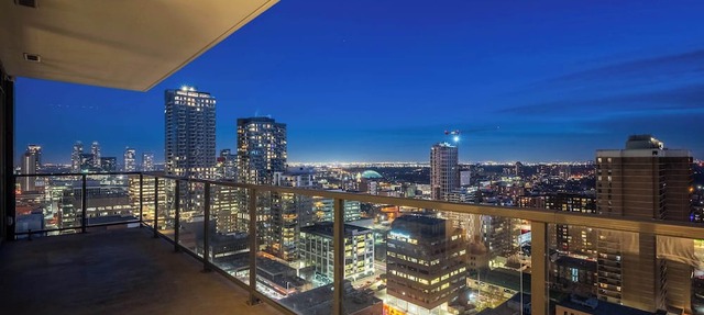 Downtown Tower Views! FREE Banff Pass, Summer Pool! in Calgary