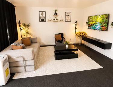 Modern 2BR - Sleeps 5 - Free Parking in Indiana
